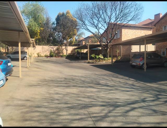2 BEDROOM TOWNHOUSE FOR SALE IN SONNEGLANS